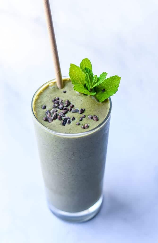 healthy mint chocolate chip smoothie